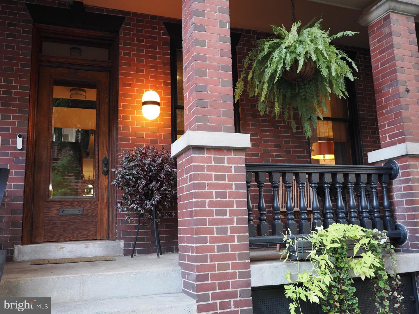 32 E Vine St Property Photo 1