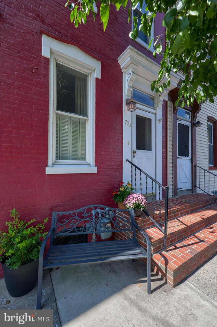 753 Locust St Property Photo 4