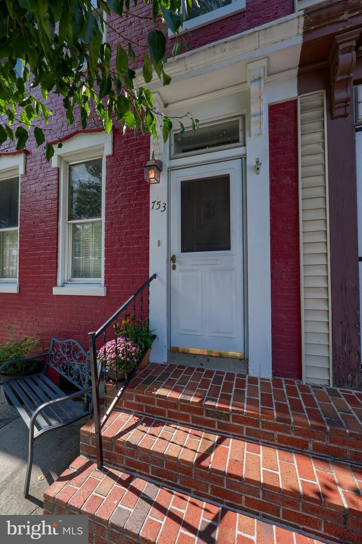 753 Locust St Property Photo 5