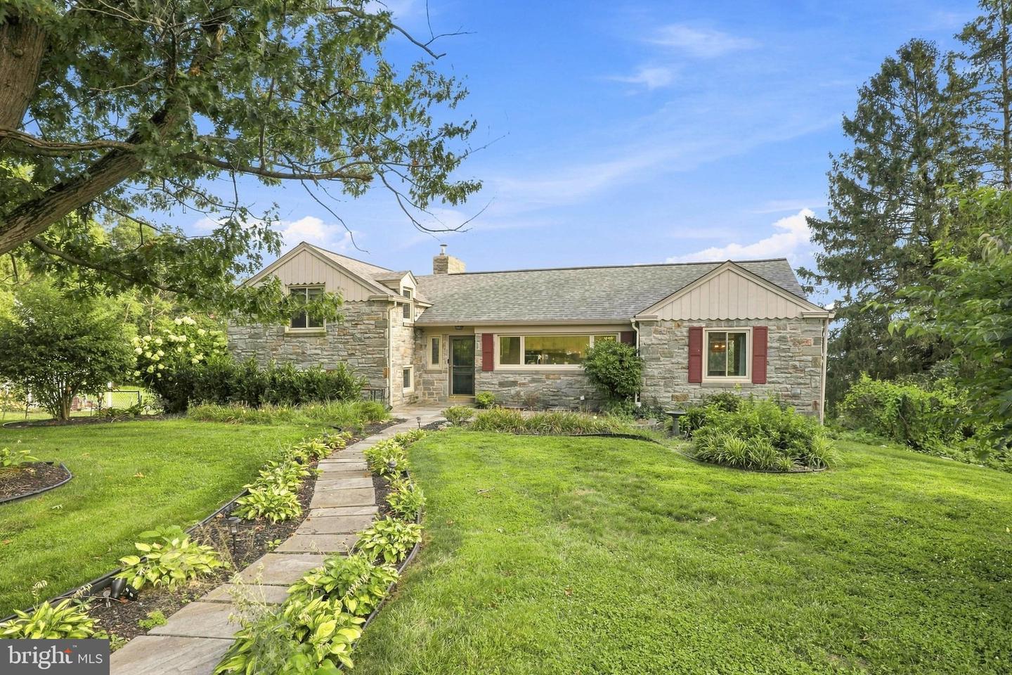 260 Blossom Hill Dr Property Photo 1