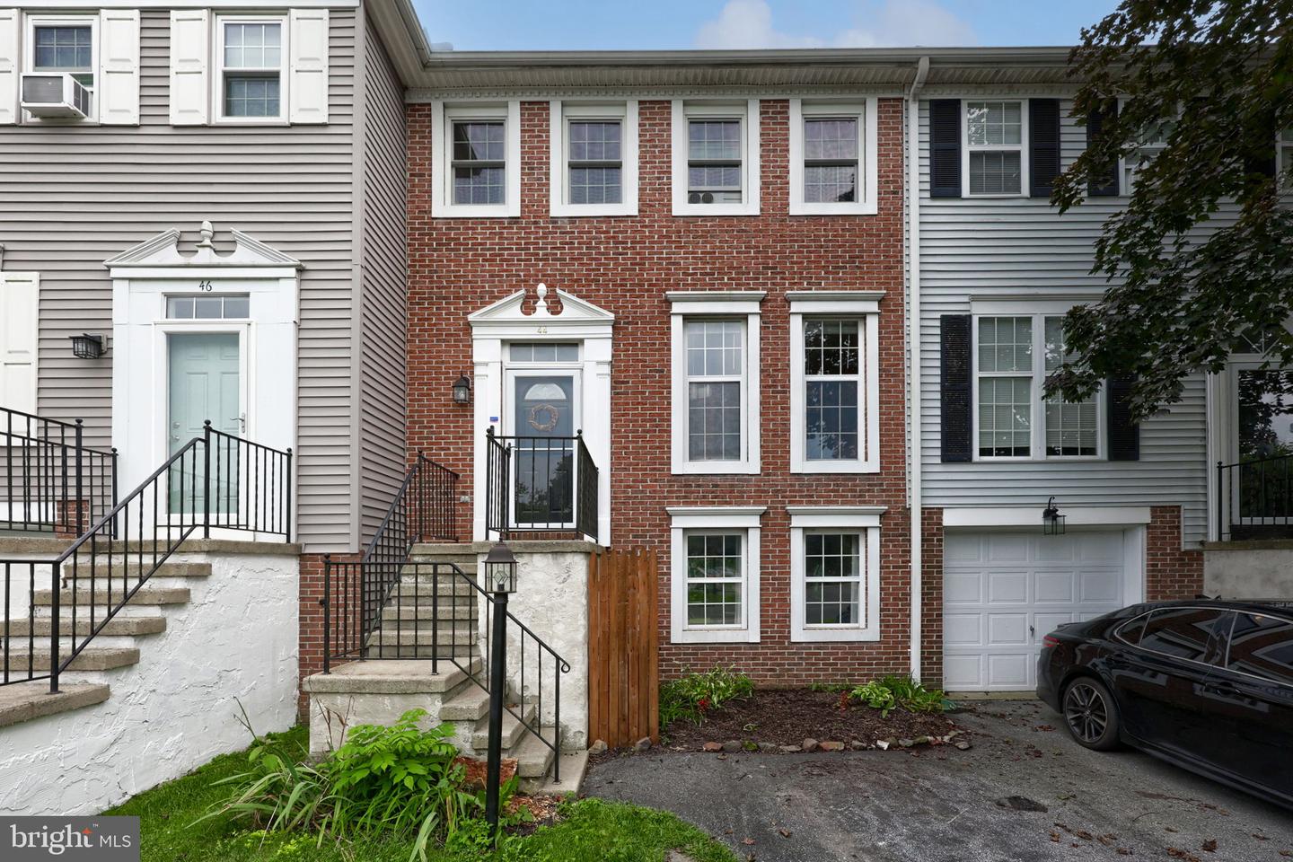 44 BROOKFIELD RD Property Photo 1