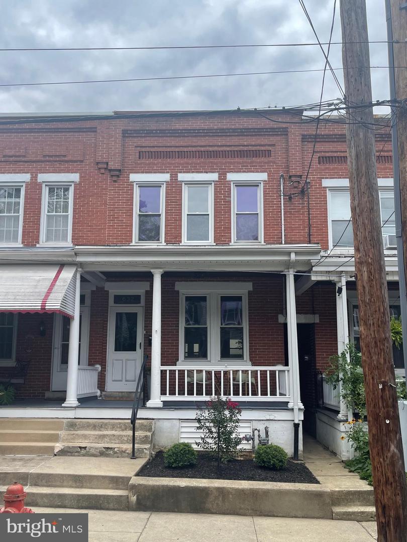 632 N PINE ST Property Photo 1