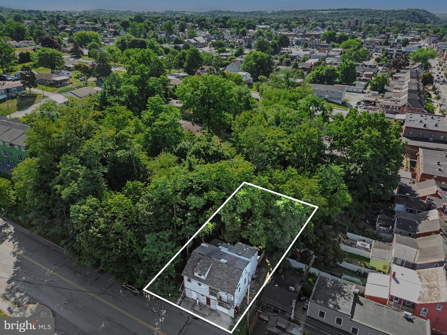 318 Linden St Property Photo 42