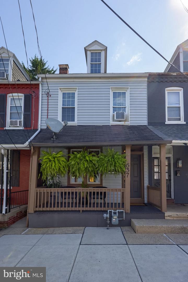 637 N Mary St Property Photo 2