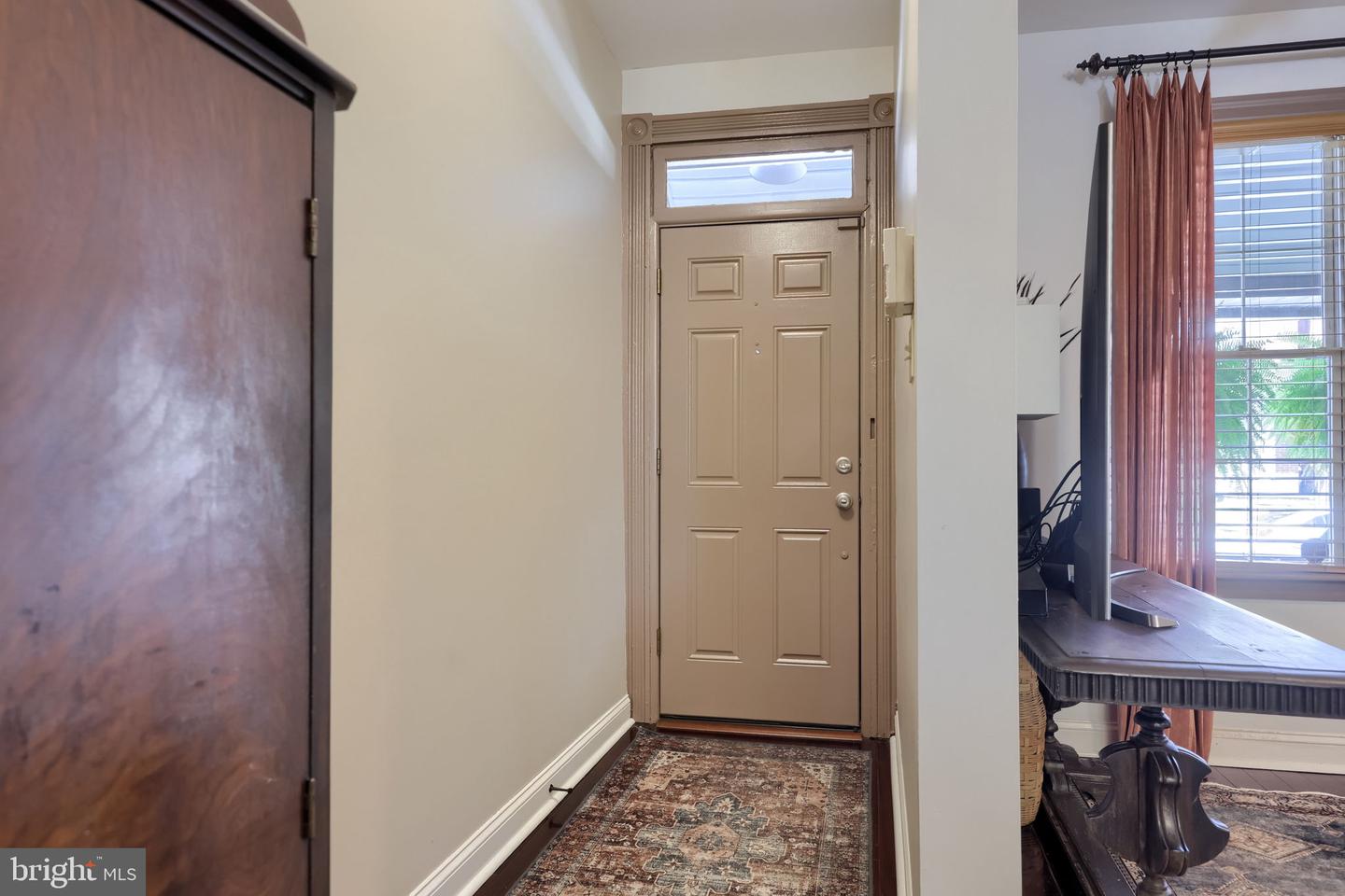 637 N Mary St Property Photo 5