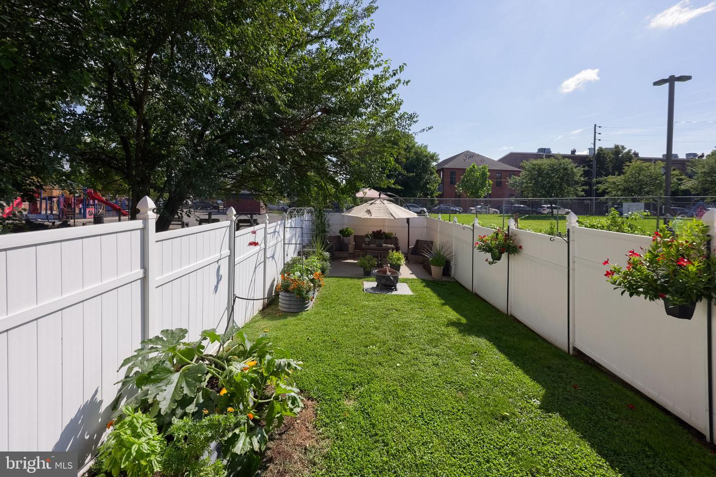 637 N Mary St Property Photo 39