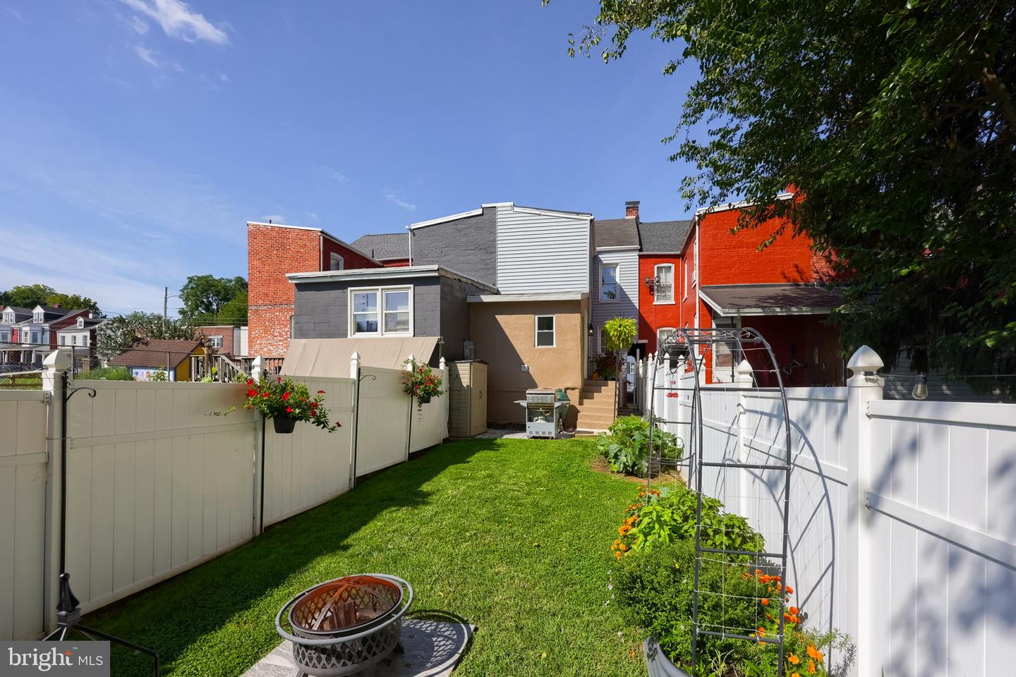 637 N Mary St Property Photo 42