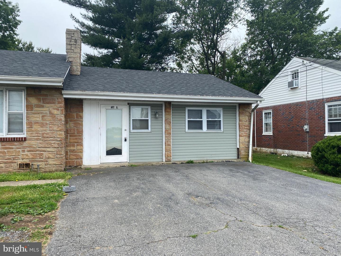 2822 LINCOLN HWY E #B Property Photo 1