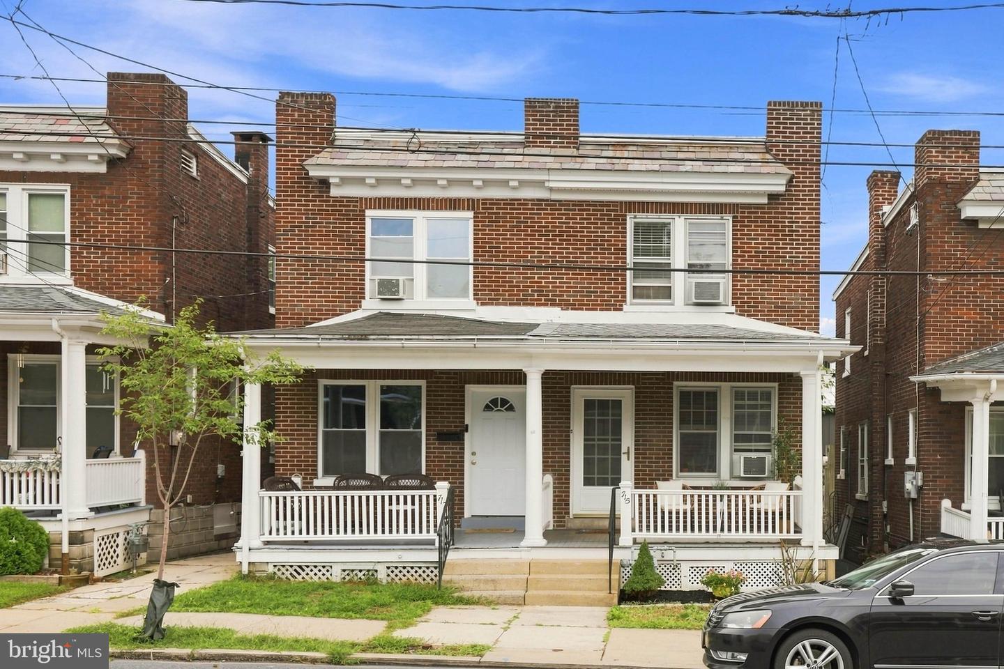 715 5th St Property Photo 1