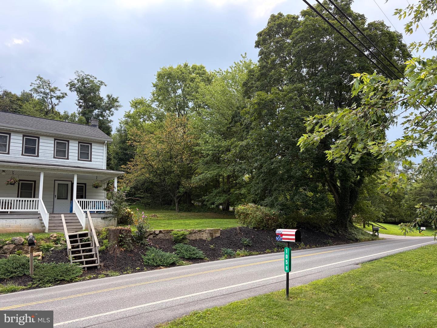 1055 Rawlinsville Rd Property Photo 2