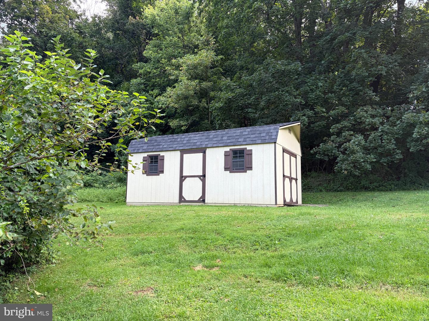 1055 Rawlinsville Rd Property Photo 5