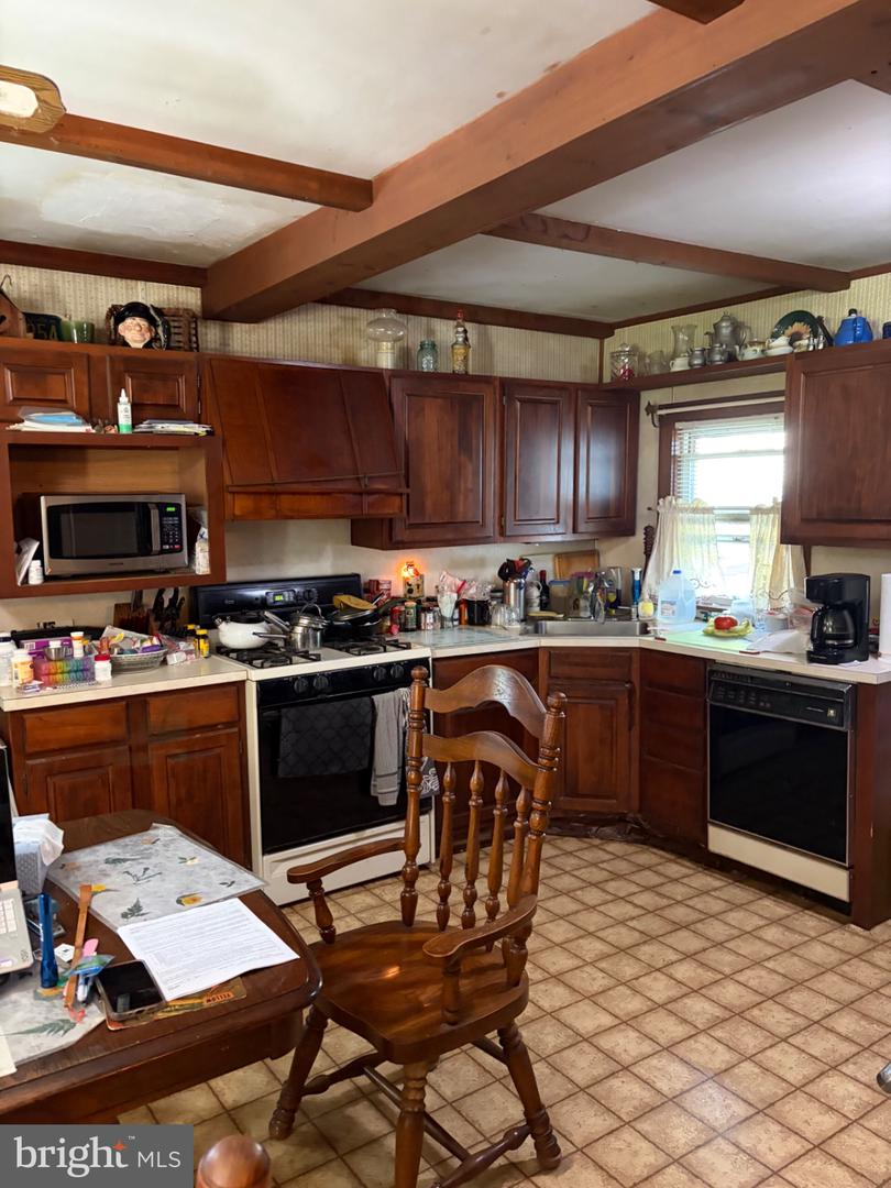 1055 Rawlinsville Rd Property Photo 8
