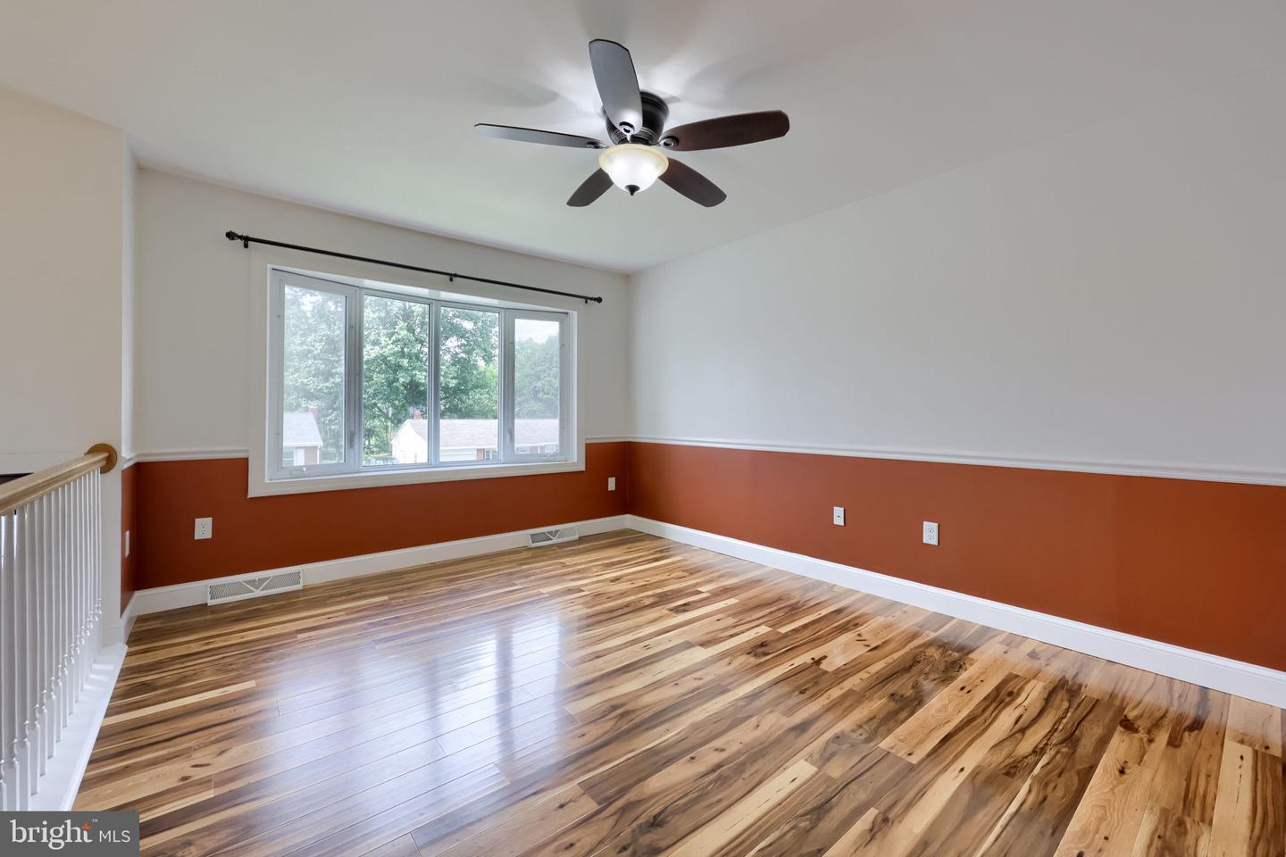 131 S Oak St Property Photo 6