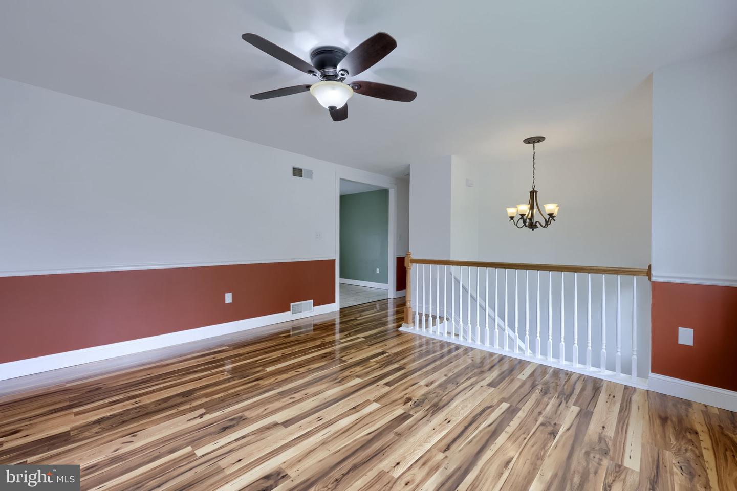 131 S Oak St Property Photo 7