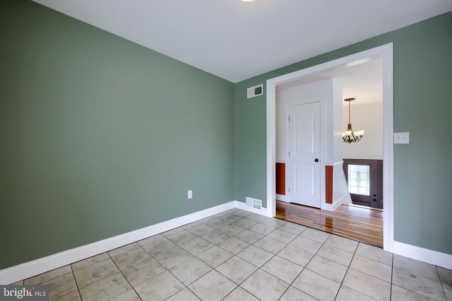 131 S Oak St Property Photo 15