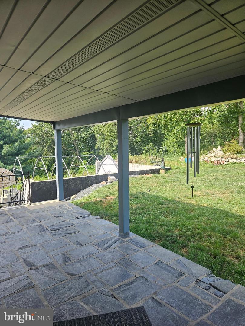 332 Indian Head Rd Property Photo 5