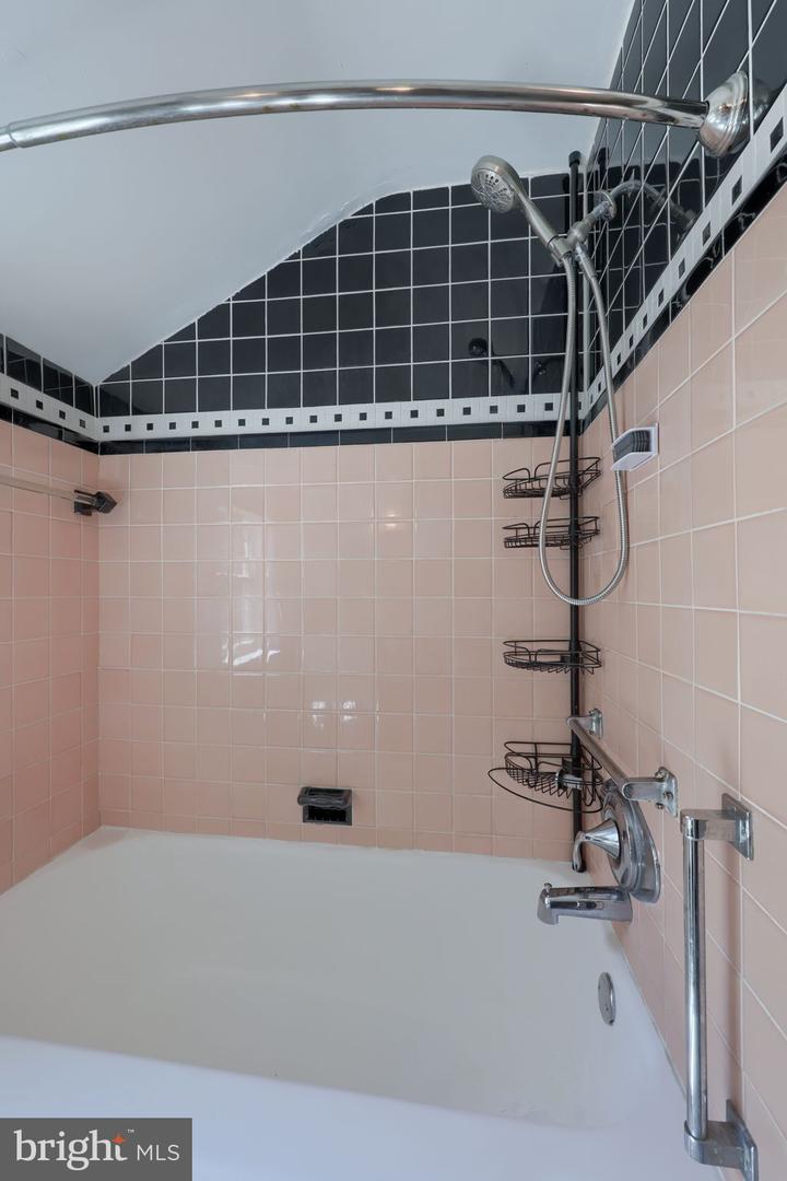 978 Pleasure Rd Property Photo 28