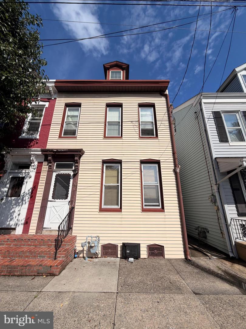 755 Locust St Property Photo 1