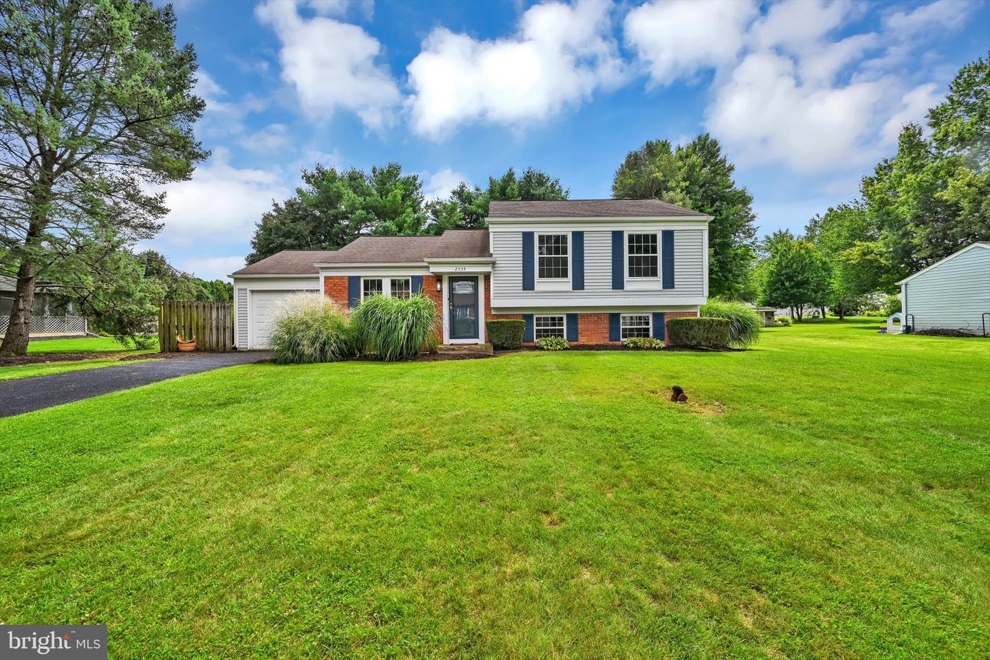 2534 SPLIT RAIL DR Property Photo 1