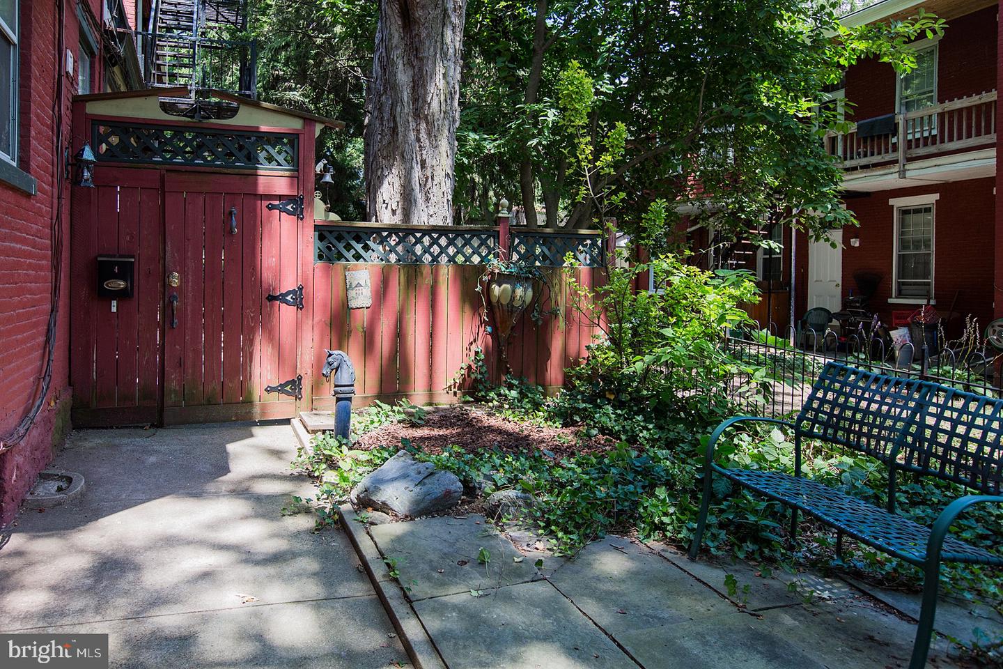 419 W Orange St Property Photo 6