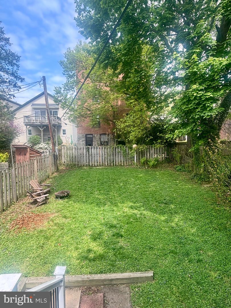 419 W Orange St Property Photo 5