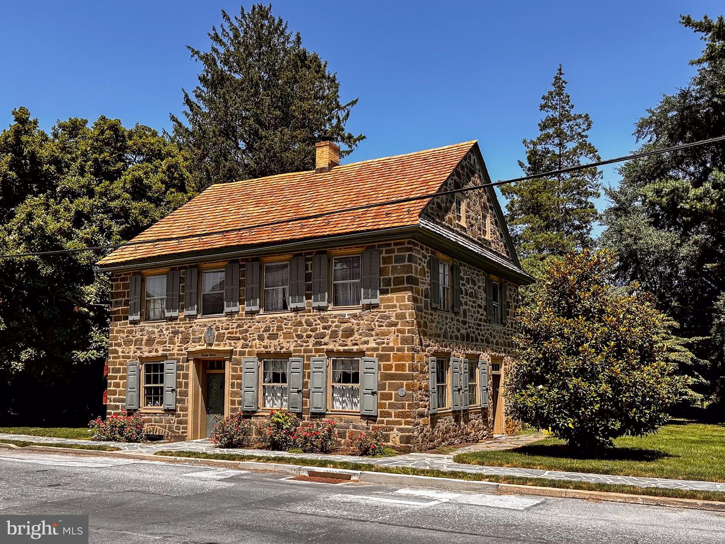 27 E MAIN ST