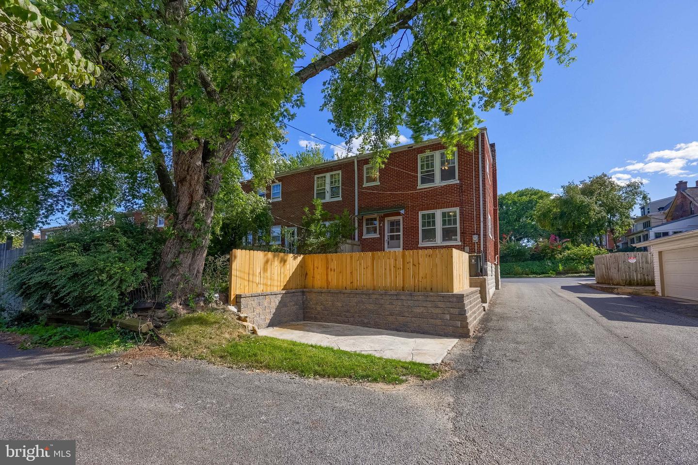 841 3rd St Property Photo 7