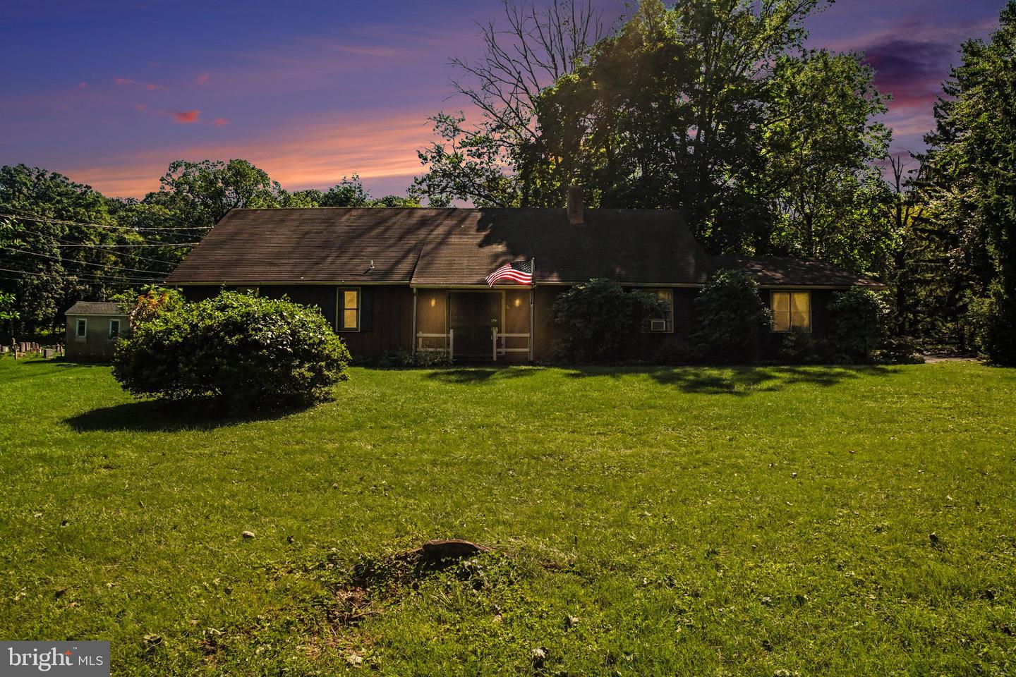 76 Buch Ave Property Photo 2