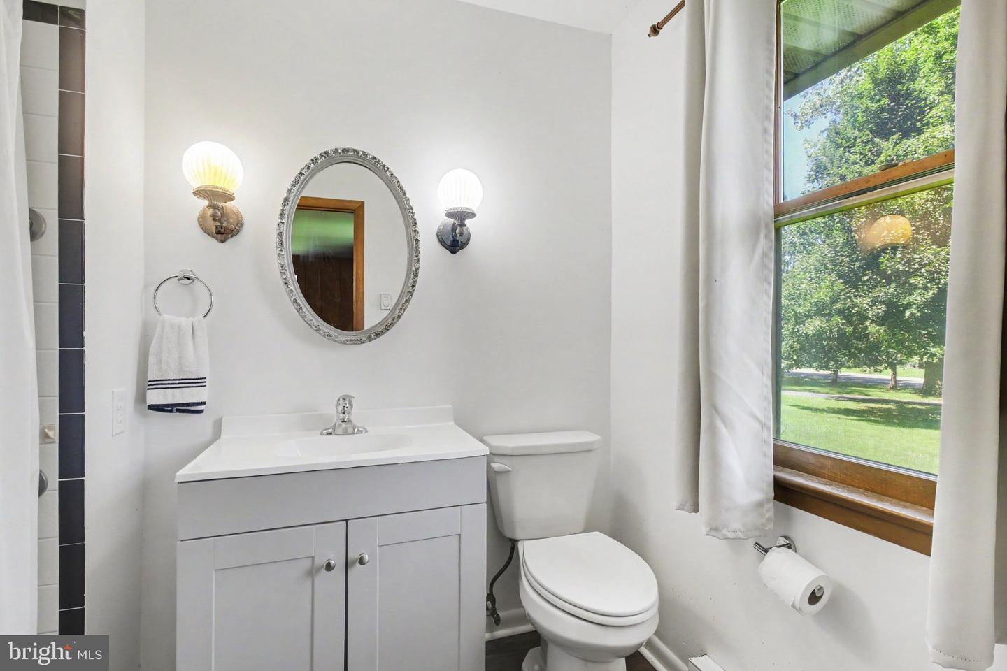 76 Buch Ave Property Photo 27