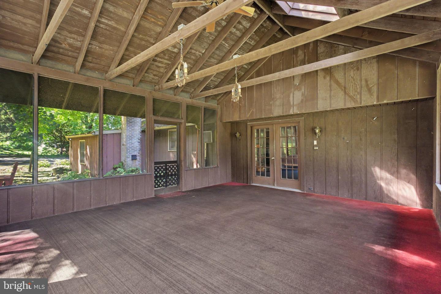 76 Buch Ave Property Photo 33
