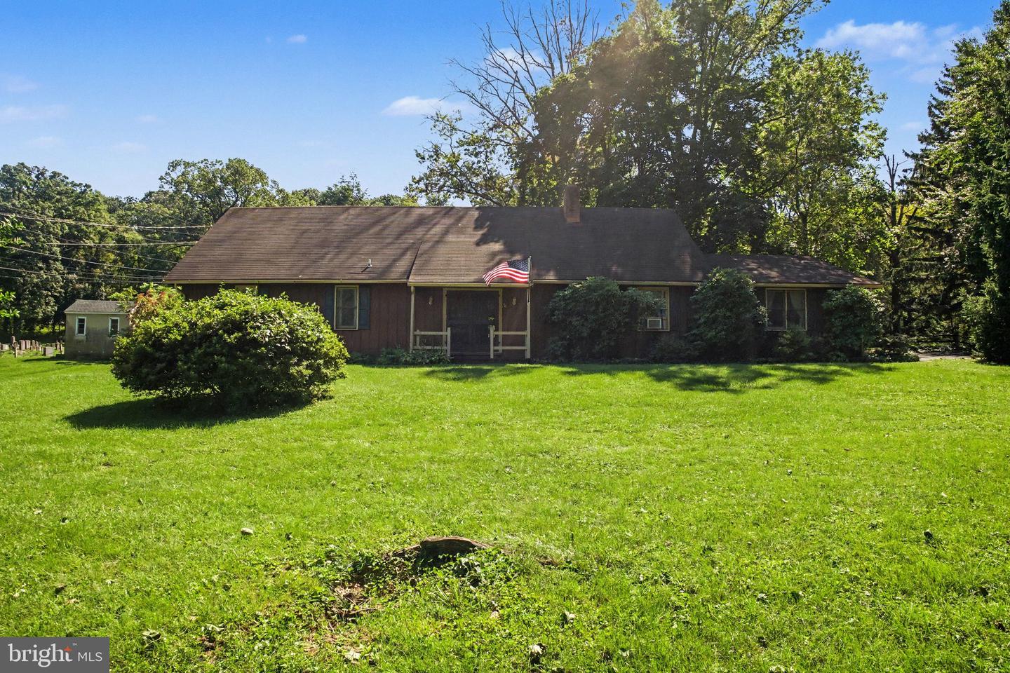 76 Buch Ave Property Photo 38