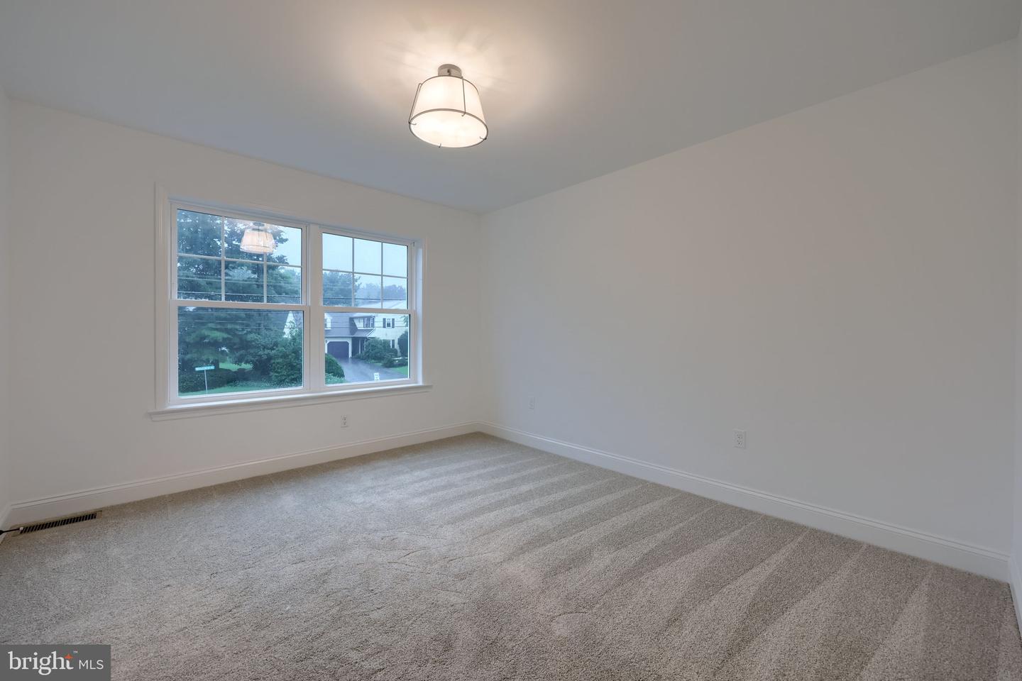 516 Woodcrest Ave Property Photo 54