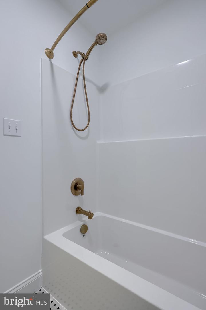 516 Woodcrest Ave Property Photo 56