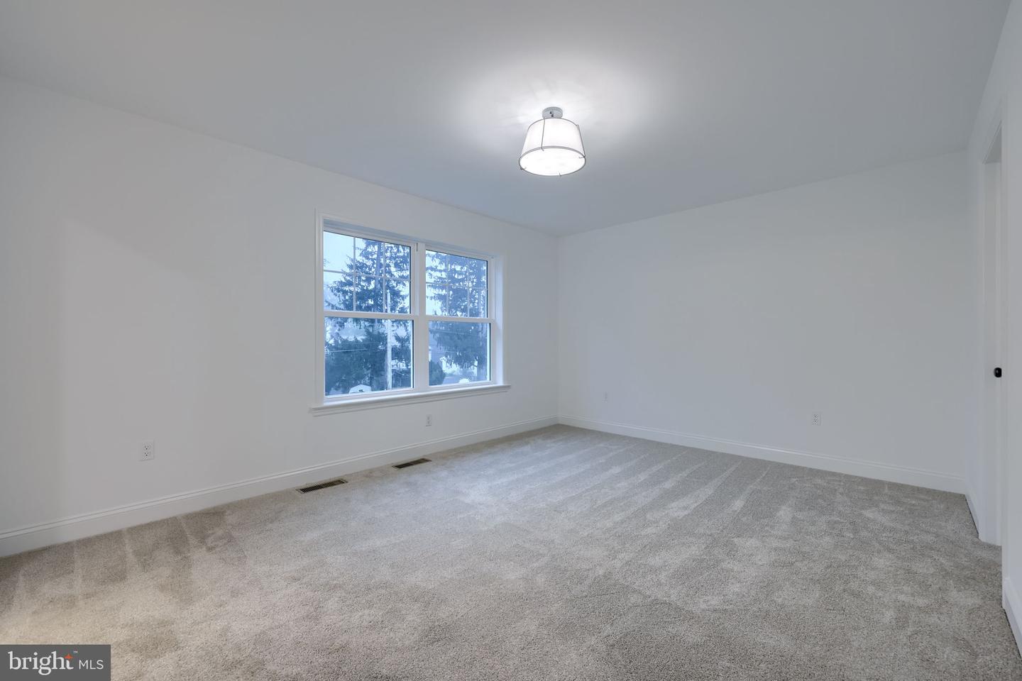 516 Woodcrest Ave Property Photo 61
