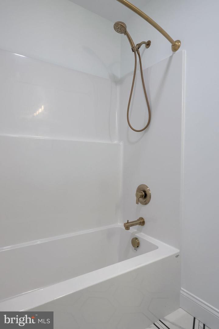 516 Woodcrest Ave Property Photo 65