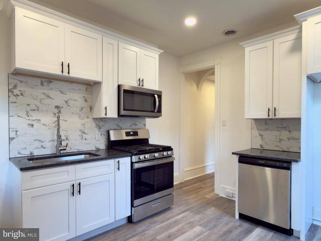15 S ANN ST #2 Property Photo 1