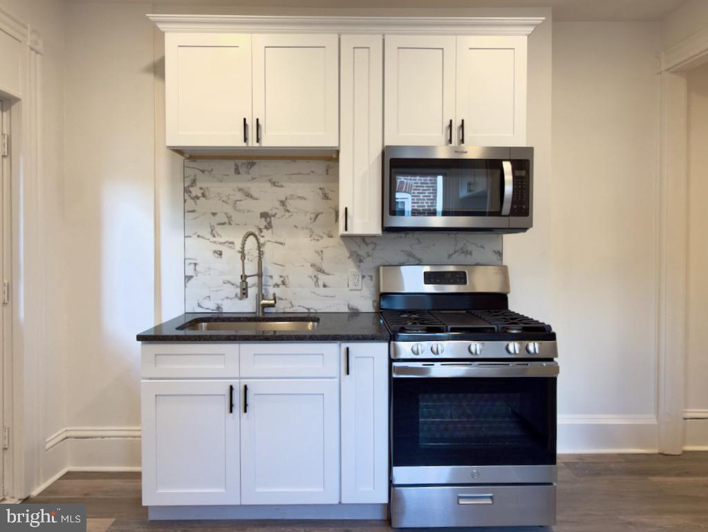 15 S Ann St #2 Property Photo 2