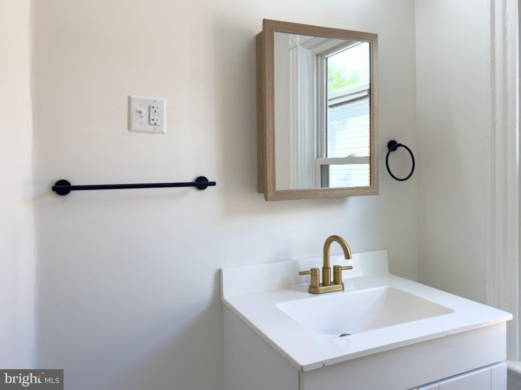 15 S Ann St #2 Property Photo 16