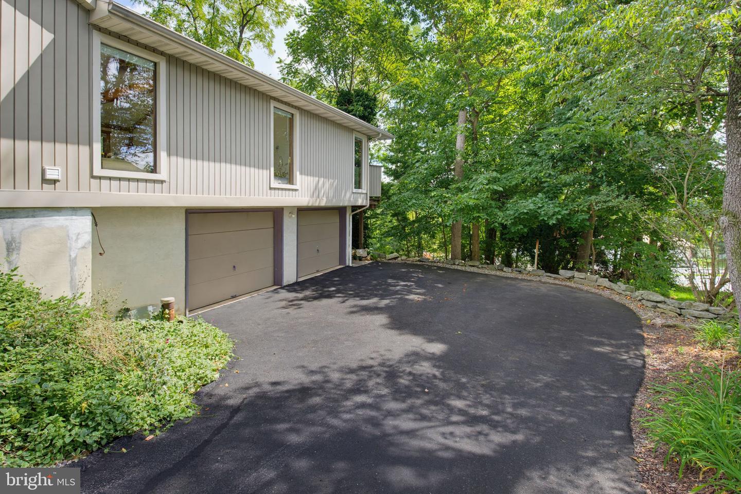 78 Parkview Dr Property Photo 2