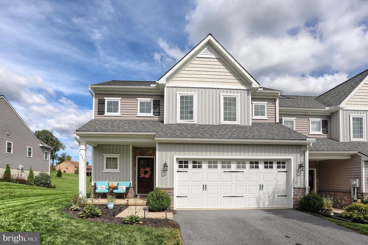 711 RADIO Property Photo 1