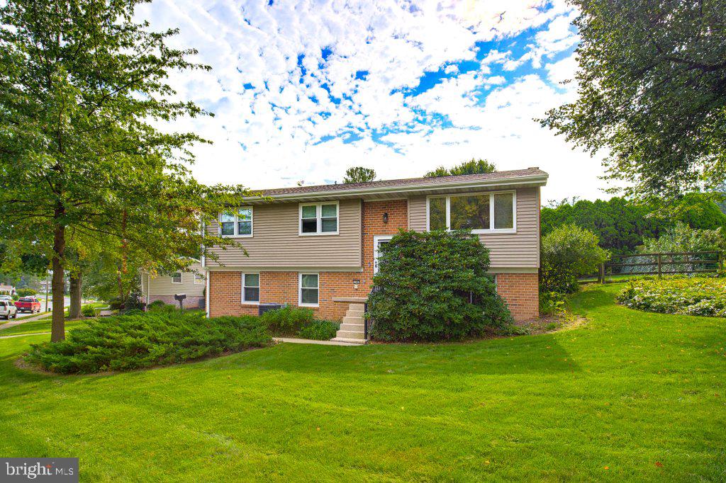 104 Oxford Dr Property Photo 1