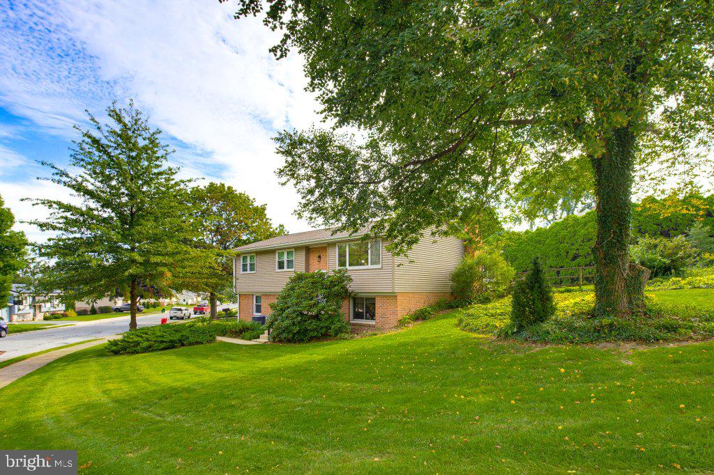 104 Oxford Dr Property Photo 3