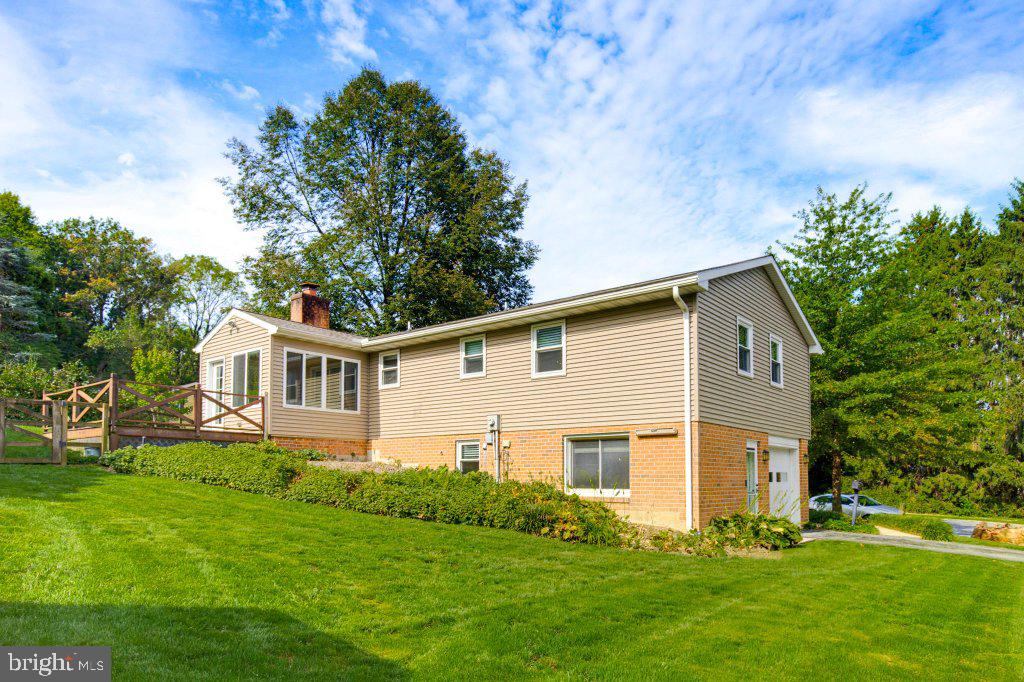 104 Oxford Dr Property Photo 4