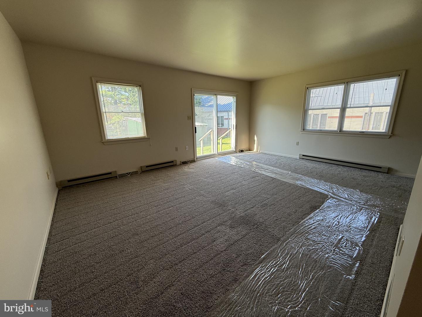 354 E Main St Property Photo 4