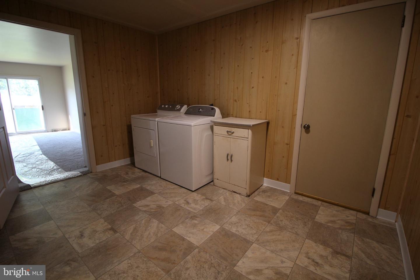 354 E Main St Property Photo 18