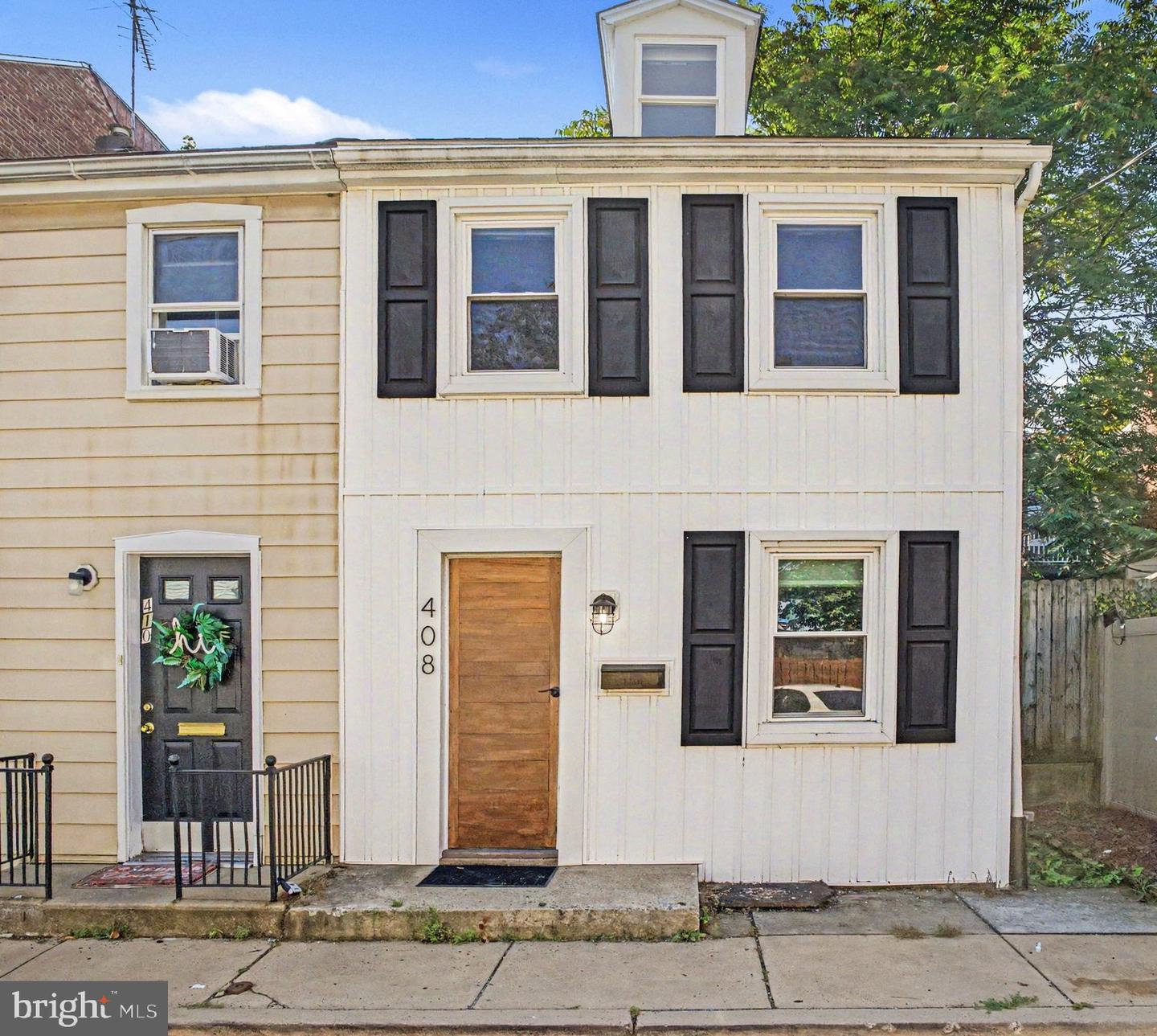 408 E Grant St Property Photo 1