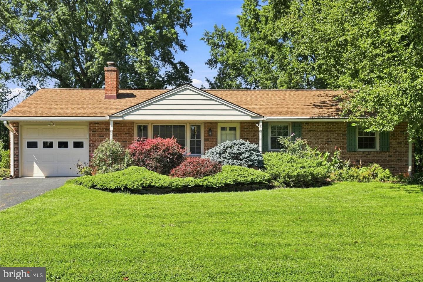 18 PFAUTZ AVE Property Photo 1