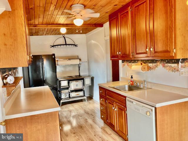 305 Broad St Property Photo 5