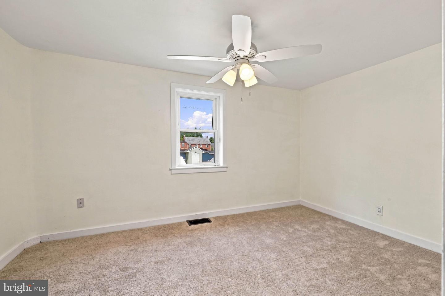 825 Union St Property Photo 17
