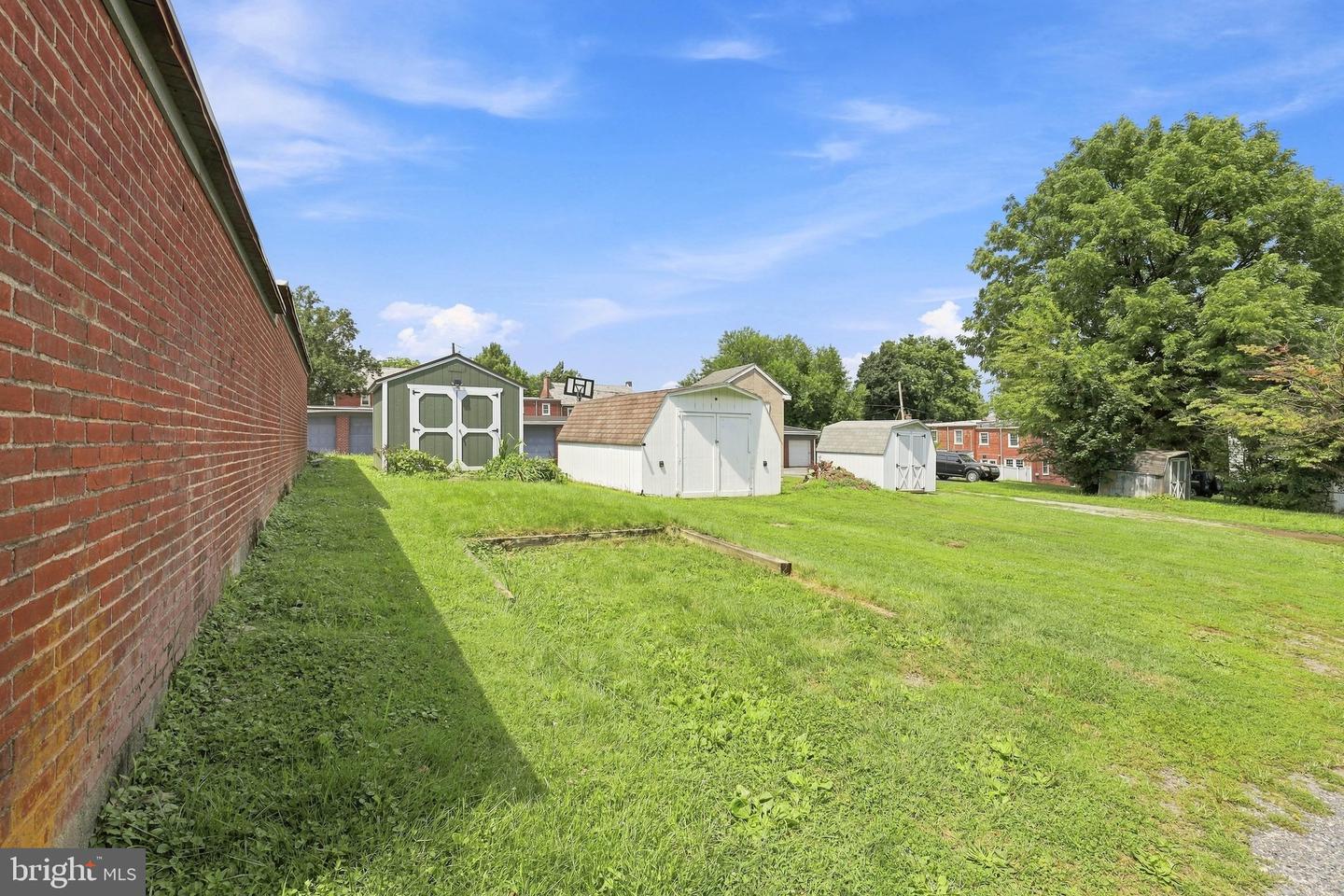 825 Union St Property Photo 38